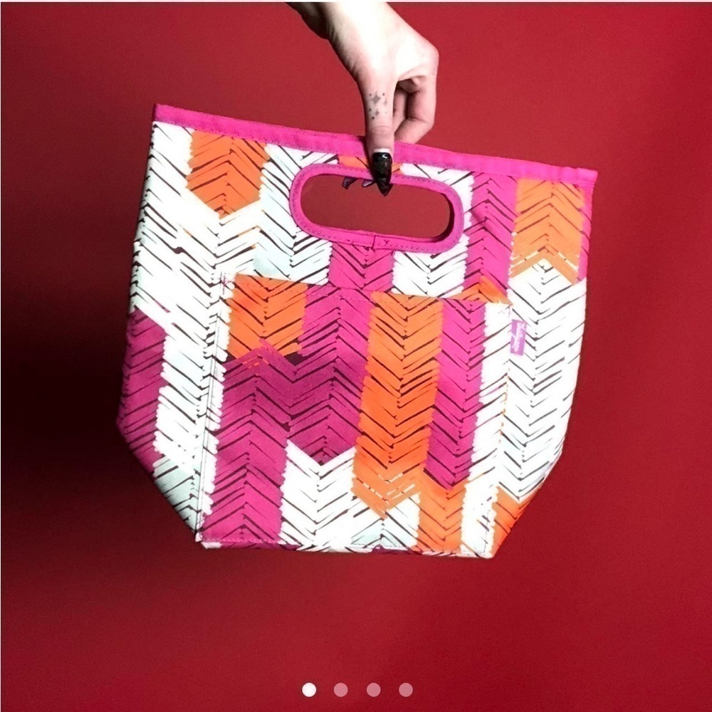 Perfect for summer warm coloured cooler
bag💕
